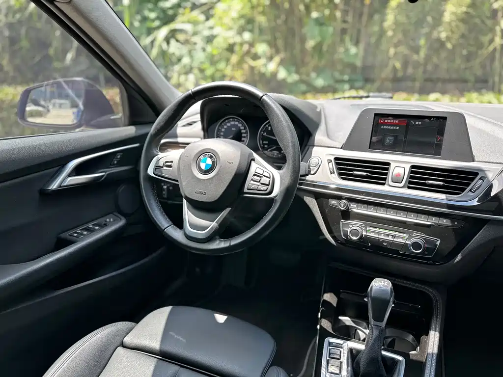 BMW 1 Series 2018 — фото 14
