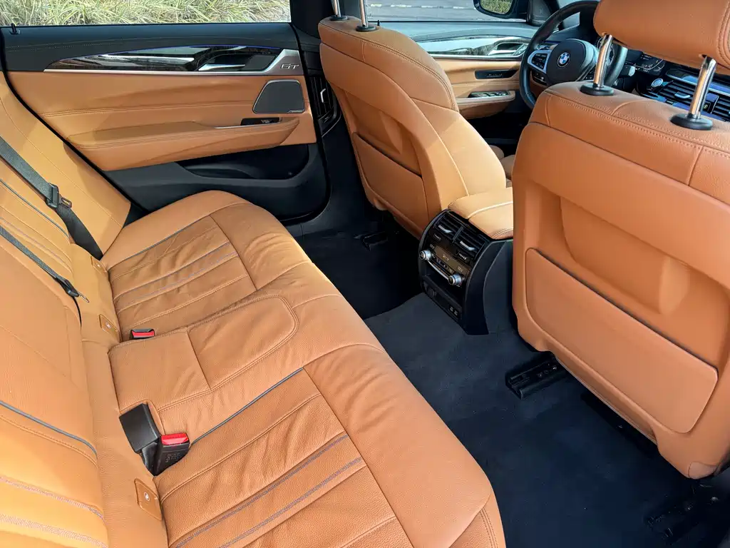 BMW 6 Series GT 2024 — фото 14