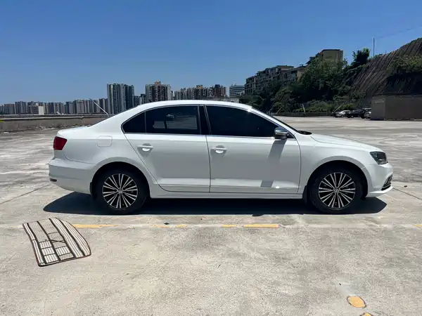 Volkswagen Sagitar 2018
