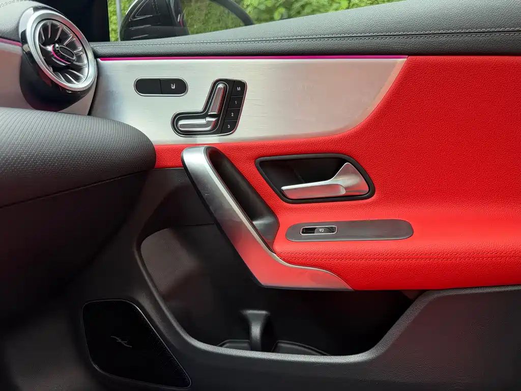 Mercedes-Benz CLA AMG 2025 — фото 13
