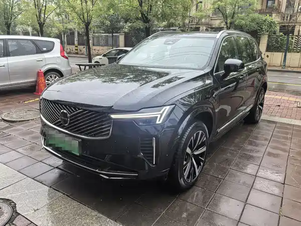 Volvo XC90 Plug-In Hybrid 2025