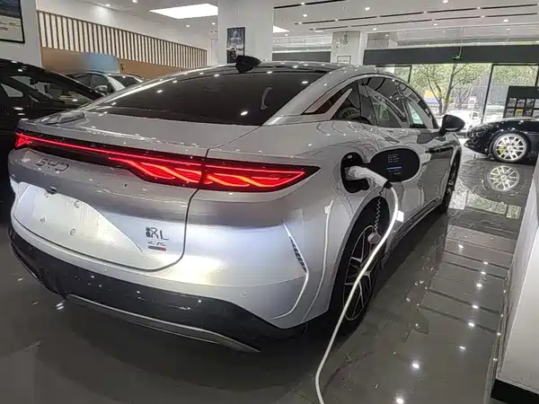 BYD Han L 2025