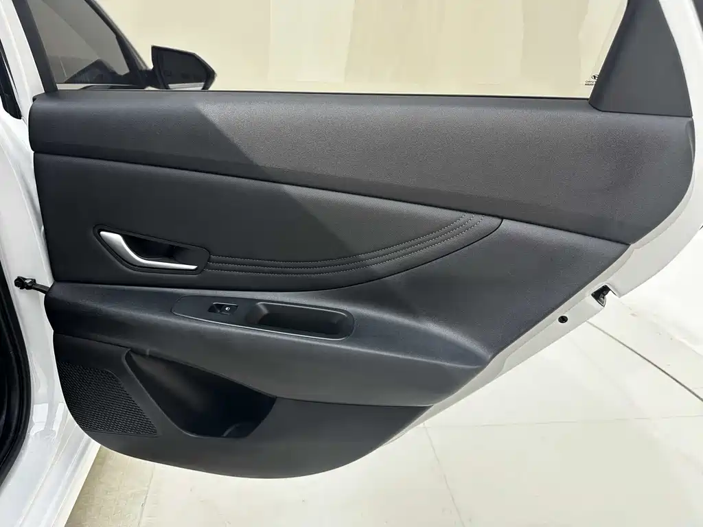 Hyundai Elantra 2023 — фото 19
