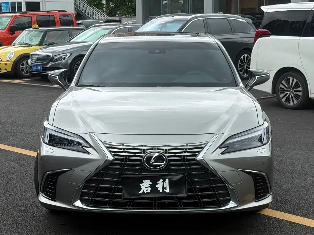 Lexus ES 2025