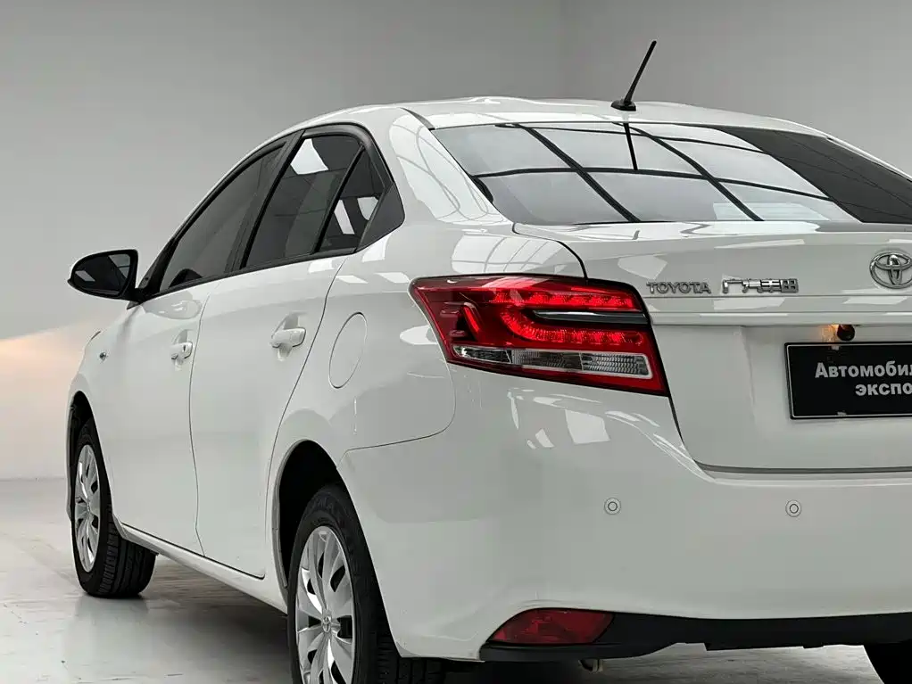 Toyota Yaris L 2022 — фото 7