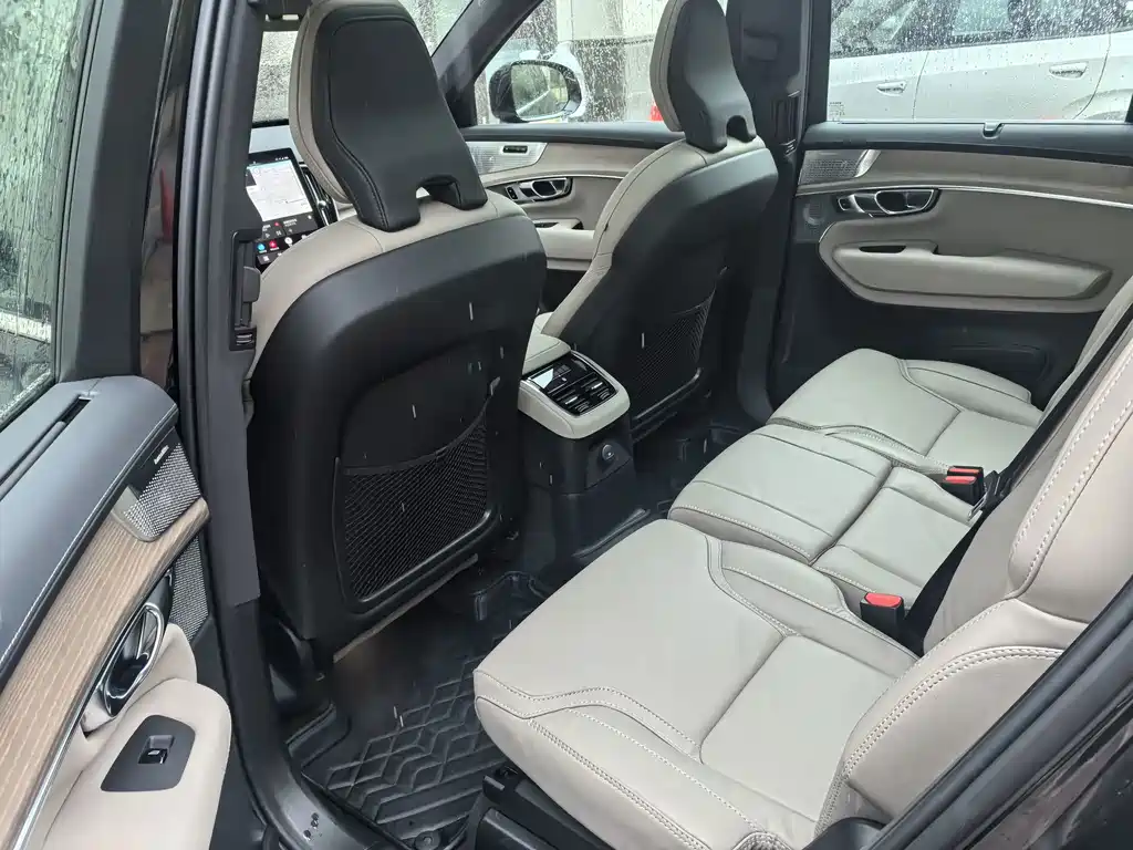 Volvo XC90 Plug-In Hybrid 2025 — фото 6