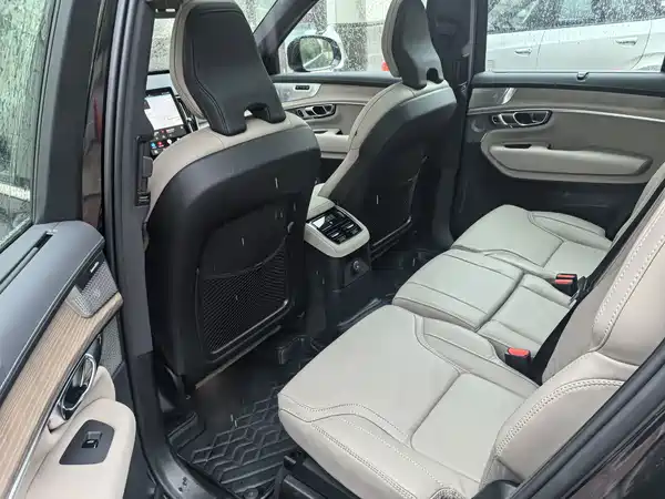 Volvo XC90 Plug-In Hybrid 2025