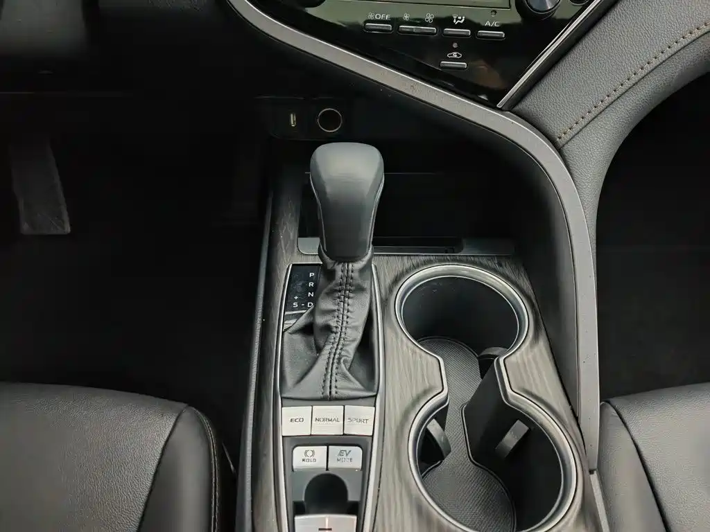 Toyota Camry 2022 — фото 13
