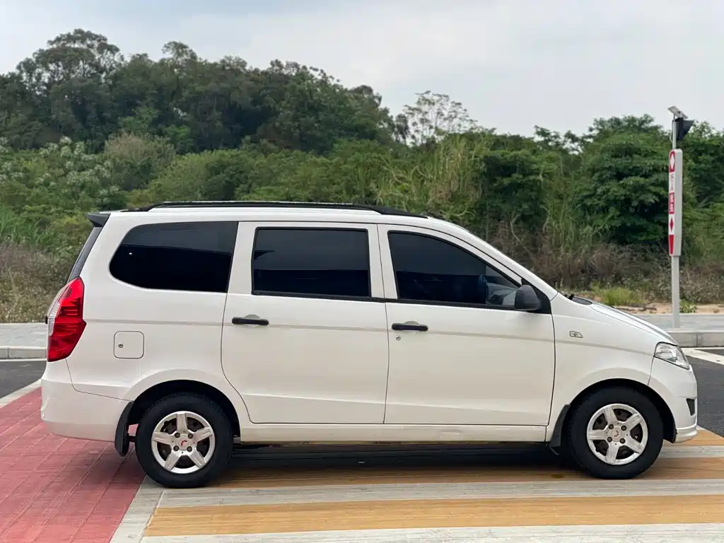 Wuling Hongguang 2018 — фото 13