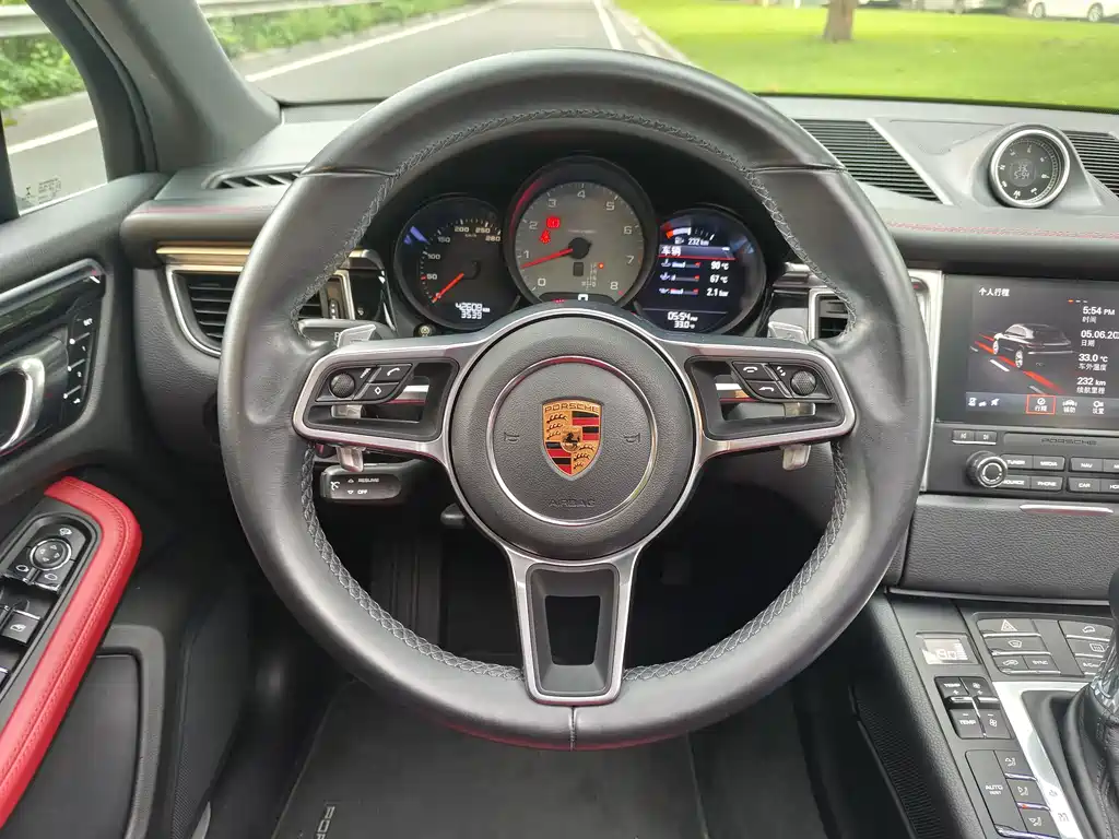 Porsche Macan 2018 — фото 10