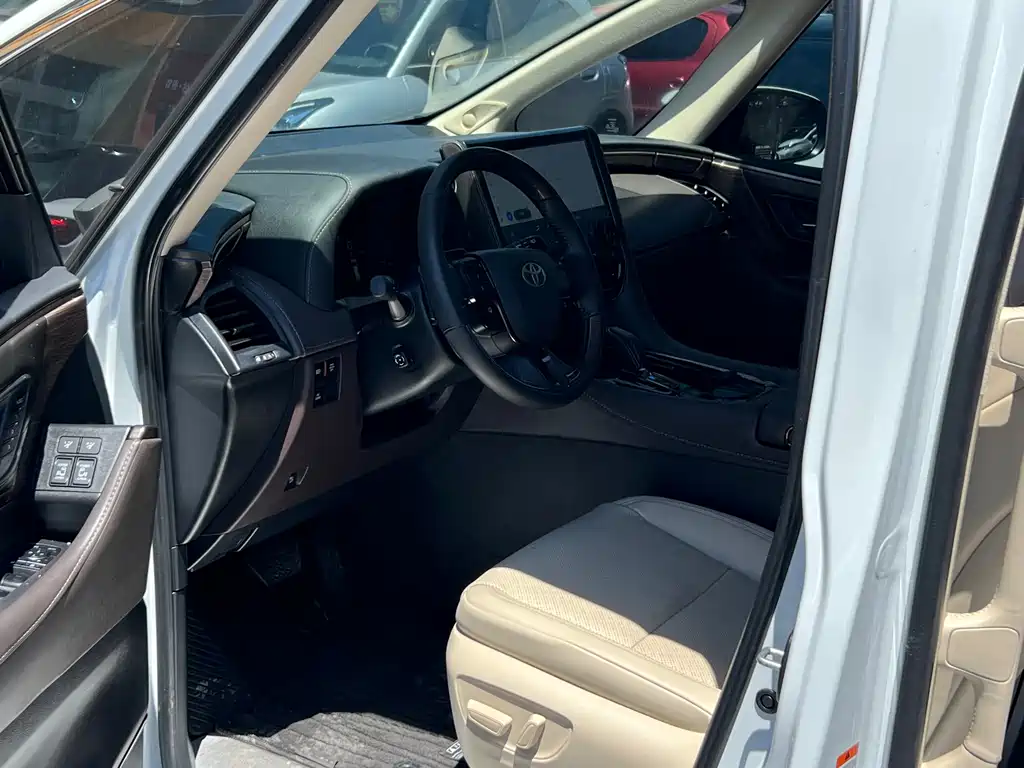 Toyota Alphard 2025 — фото 4