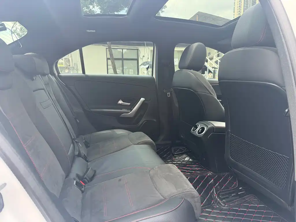 Mercedes-Benz A-Class 2023 — фото 14