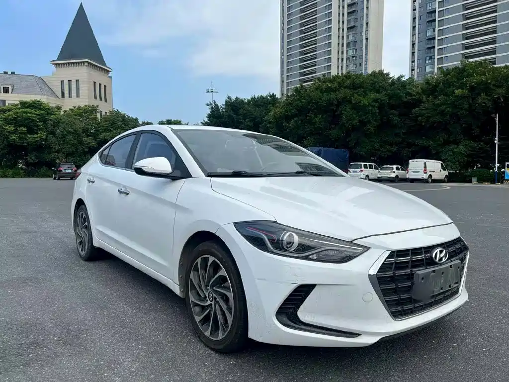 Hyundai Elantra 2020 — фото 4