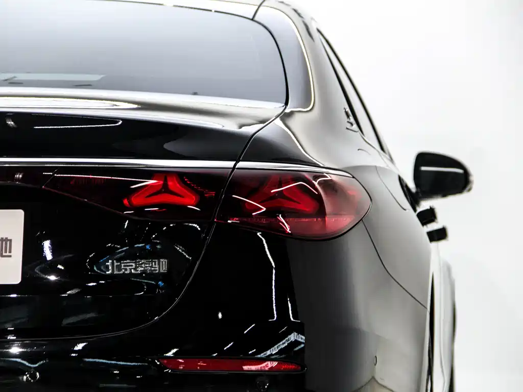 Mercedes-Benz E-Class 2025 — фото 15