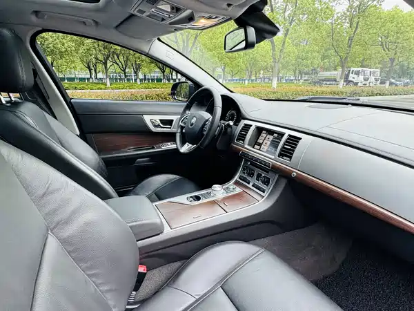 Jaguar XF 2013