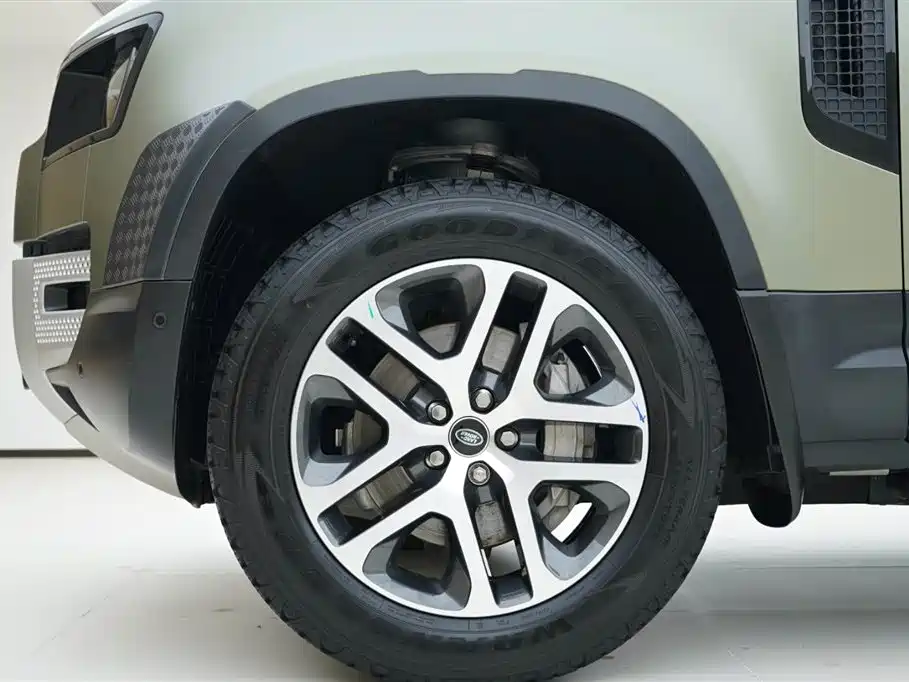 Land Rover Defender 2022 — фото 16