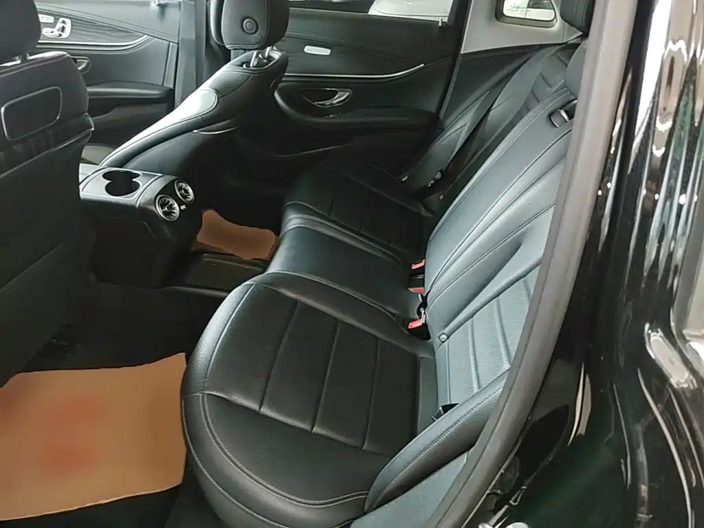 Mercedes-Benz E-Class 2019 — фото 17