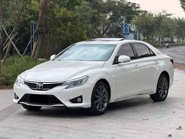 Toyota Reiz 2014