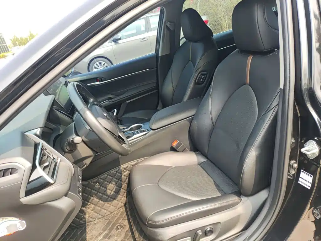 Toyota Camry 2023 — фото 11