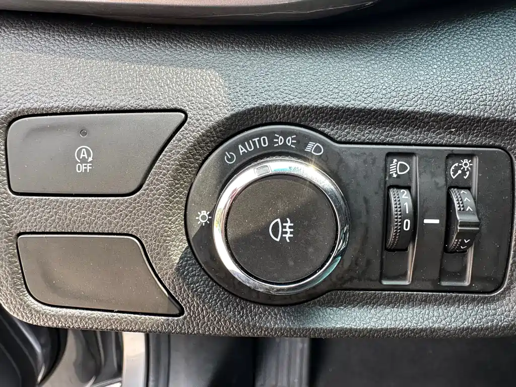 Chevrolet Orlando 2023 — фото 11