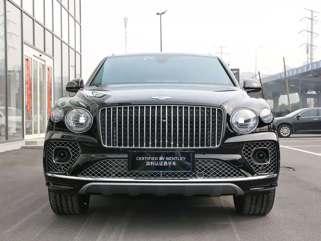 Bentley Bentayga 2023 — фото 1