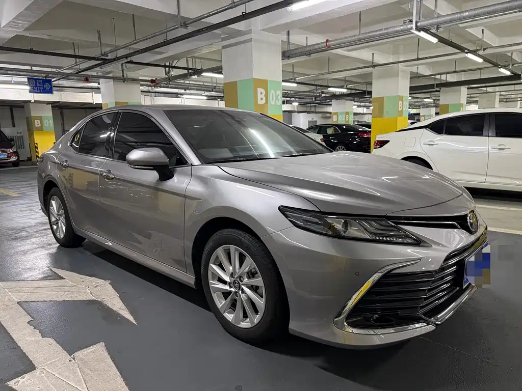 Toyota Camry 2023 — фото 5