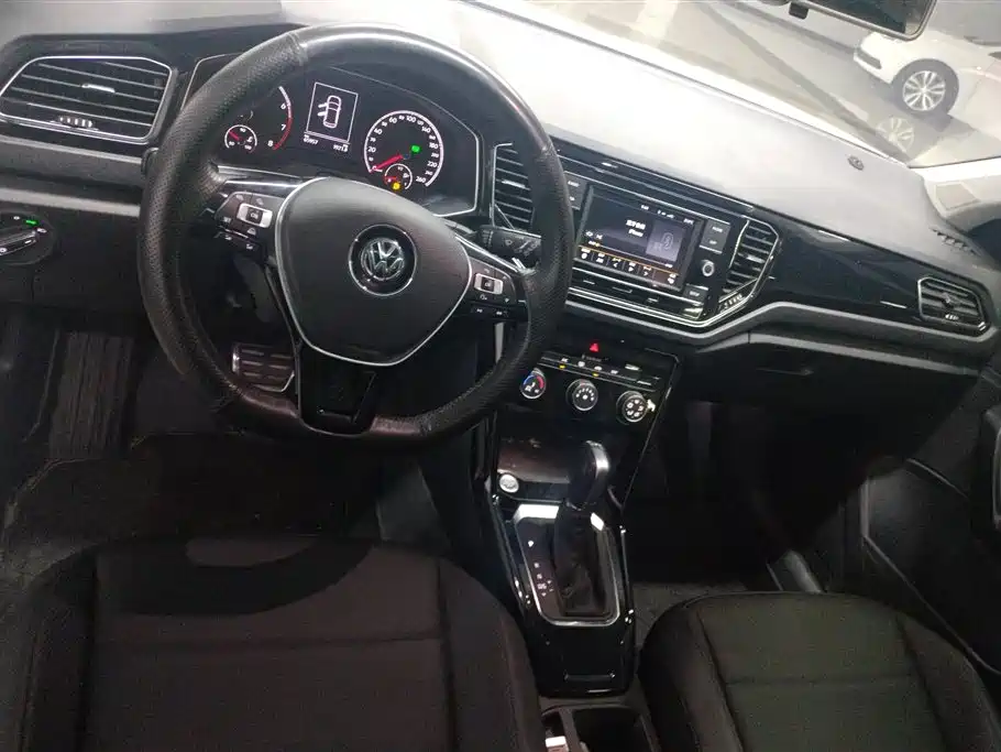 Volkswagen T-Roc 2019 — фото 12