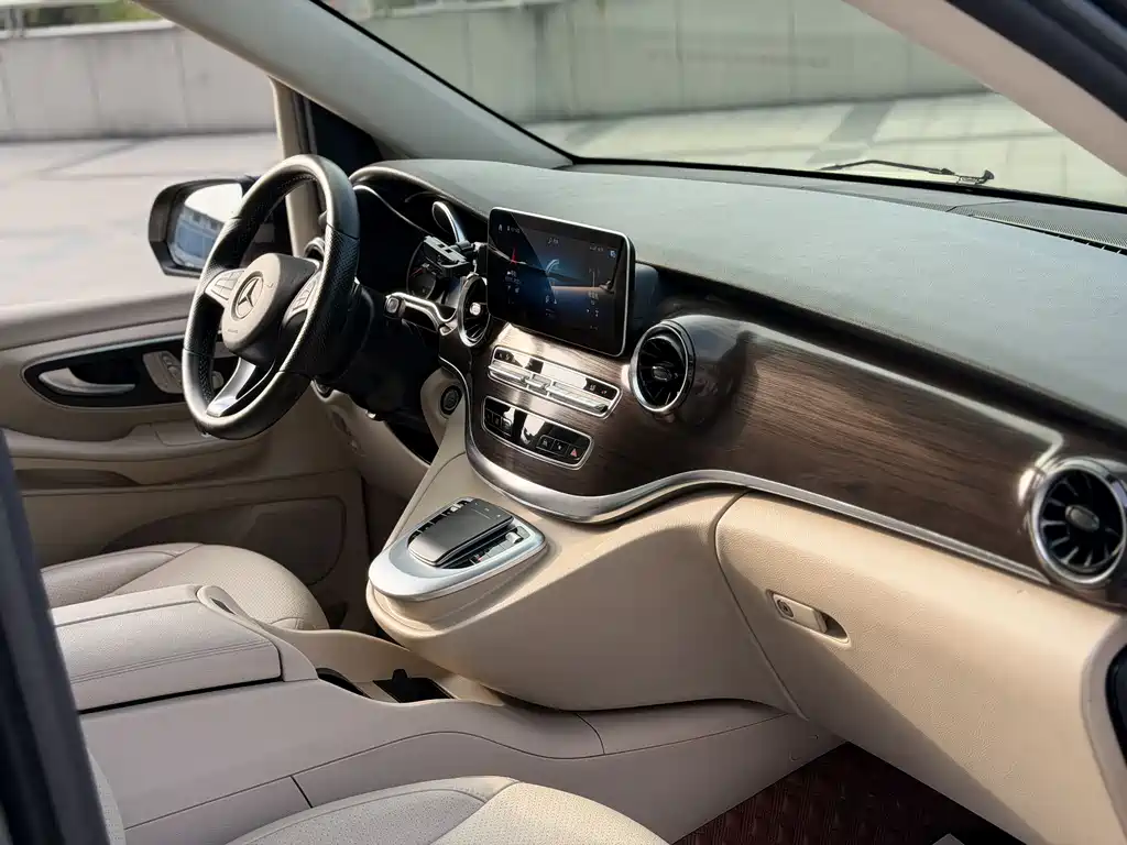 Mercedes-Benz V-Class 2021 — фото 12