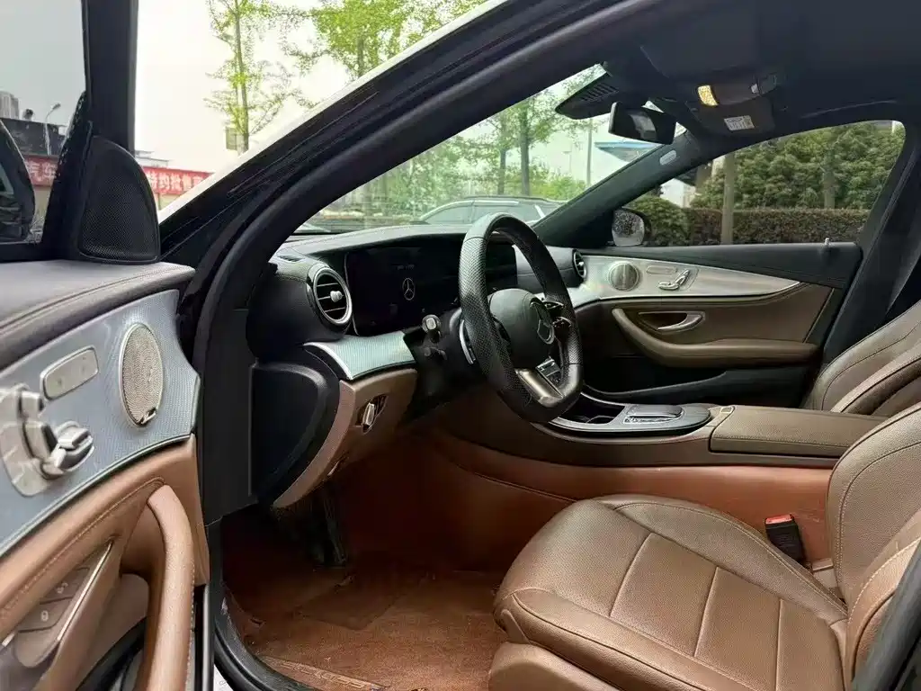 Mercedes-Benz E-Class 2023 — фото 6
