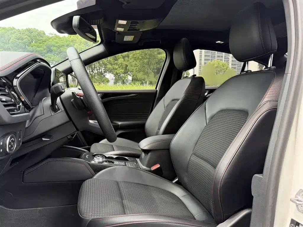 Ford Focus 2021 — фото 12