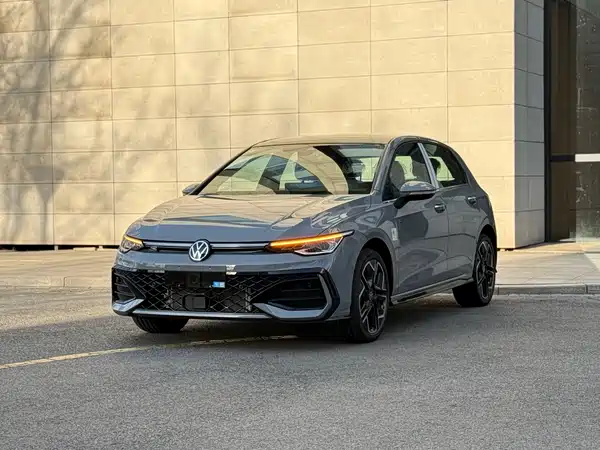 Volkswagen Golf 2025