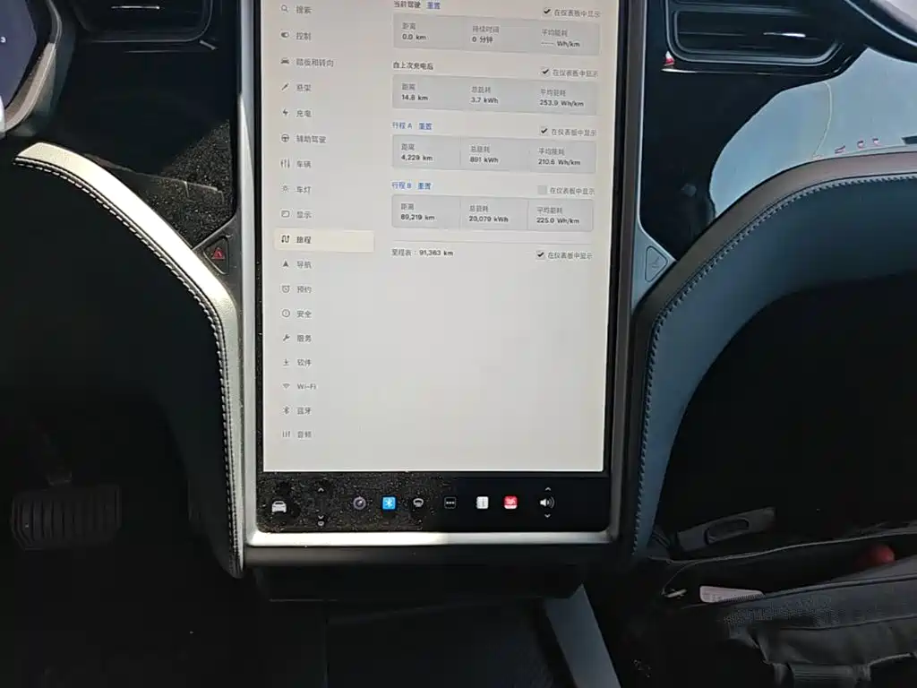 Tesla Model X 2019 — фото 13