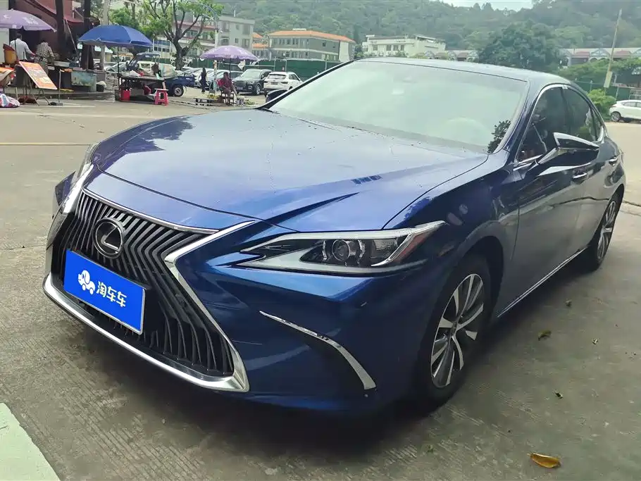 Lexus ES 2020