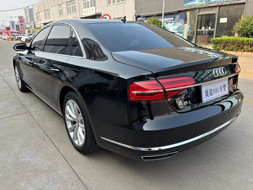 Audi A8 2017 — фото 3