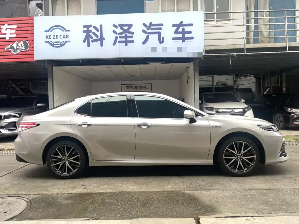 Toyota Camry 2022 — фото 13