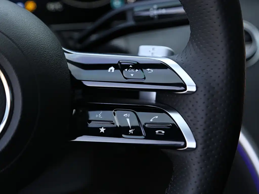 Mercedes-Benz C-Class 2023 — фото 10