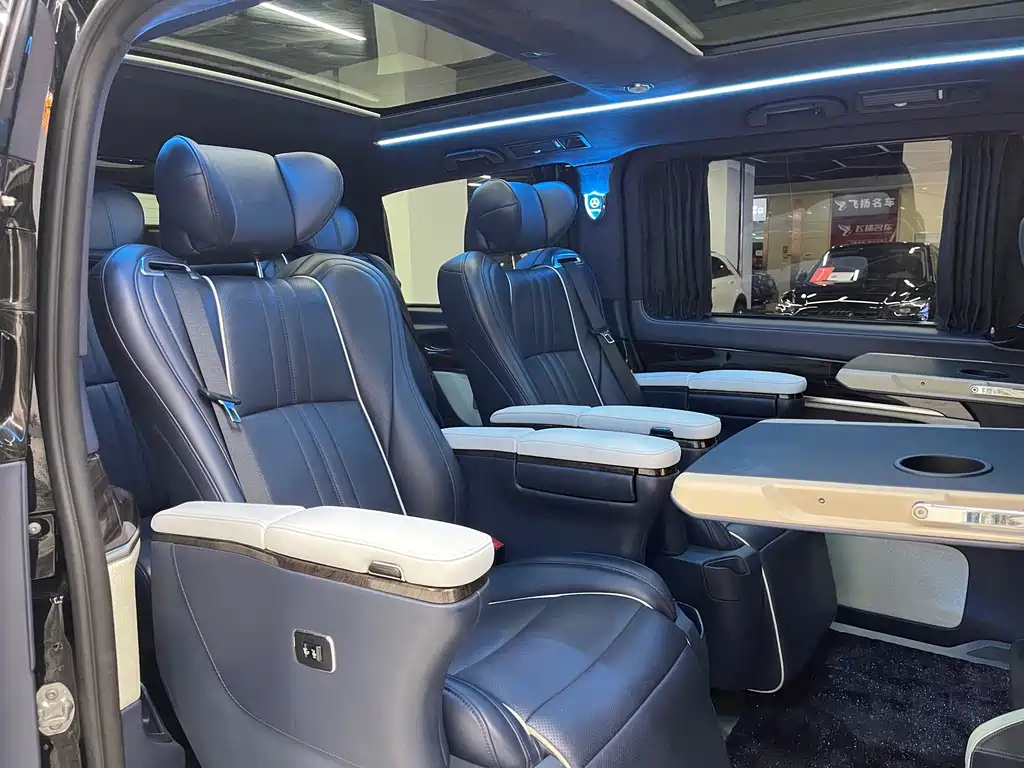 Mercedes-Benz V-Class 2020 — фото 13