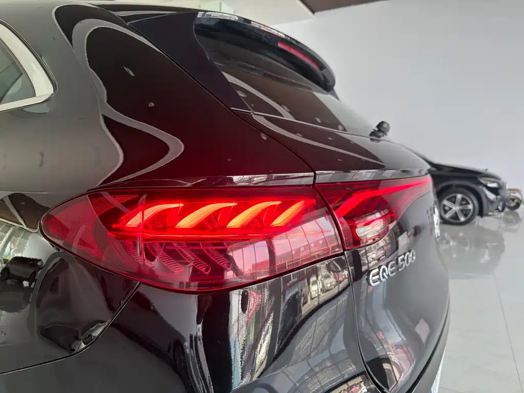 Mercedes-Benz EQE SUV 2025 — фото 13