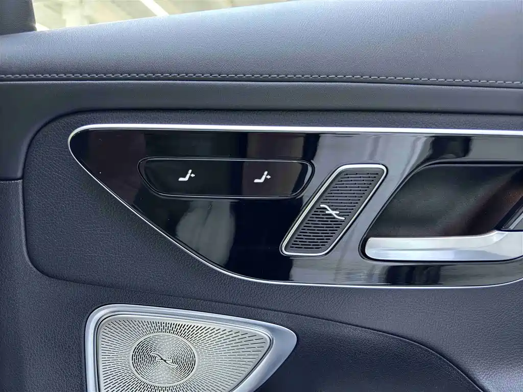 Mercedes-Benz C-Class 2024 — фото 11