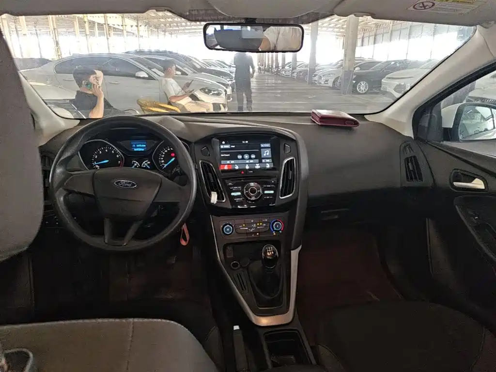 Ford Focus 2016 — фото 10
