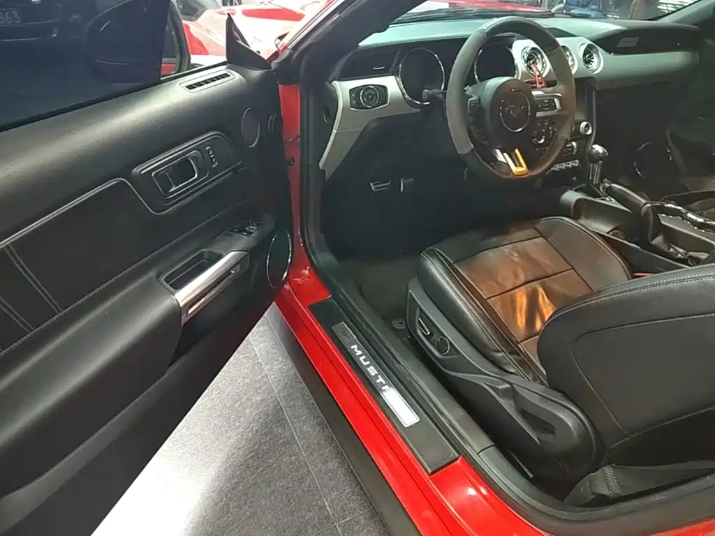 Ford Mustang 2015 — фото 16