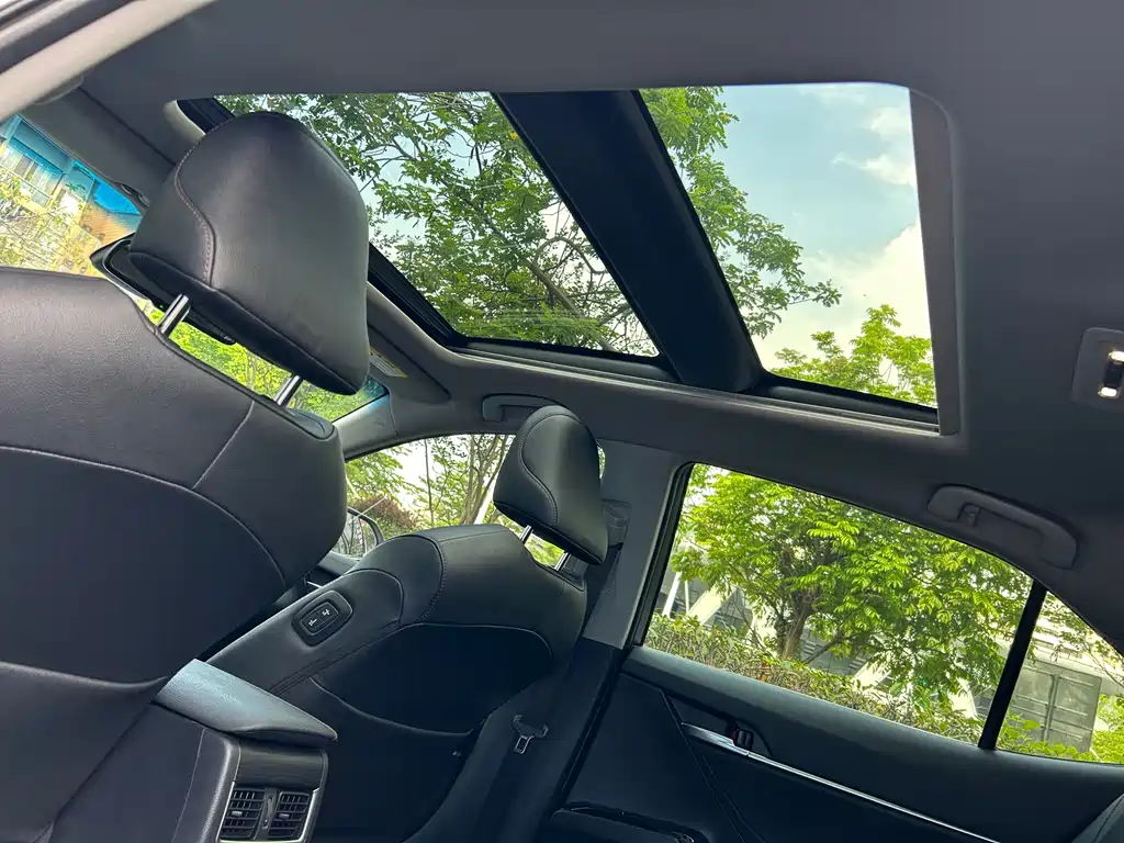Toyota Camry 2022 — фото 11