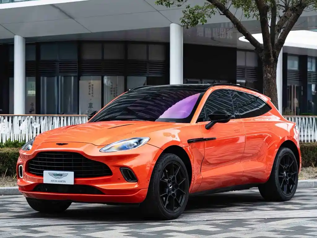 Aston Martin DBX 2022 — фото 1