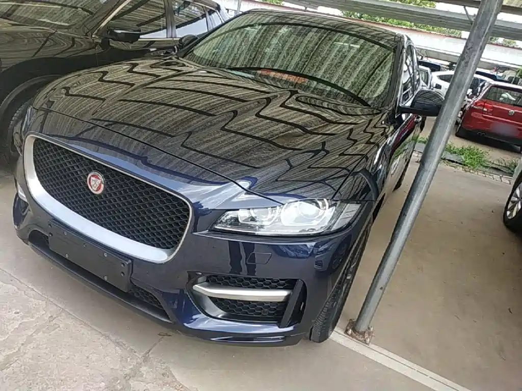 Jaguar F-PACE 2016