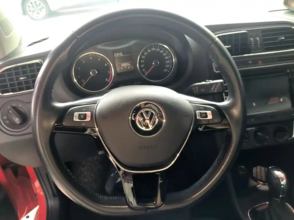 Volkswagen Polo 2016 — фото 11