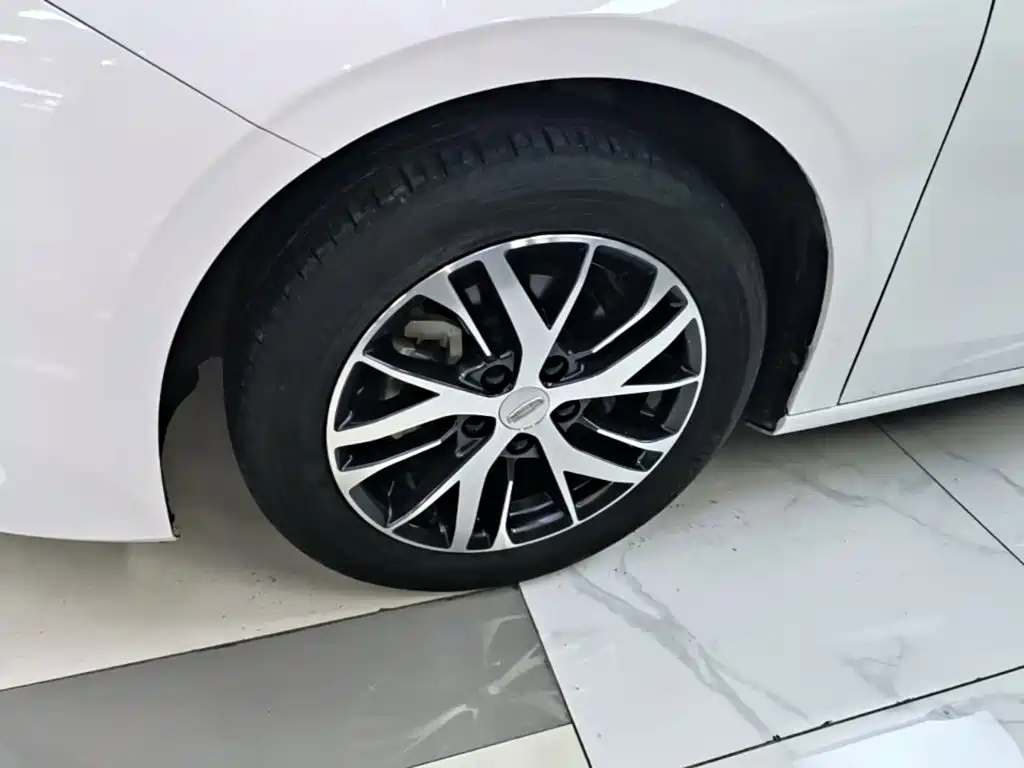 Geely Emgrand 2022 — фото 23