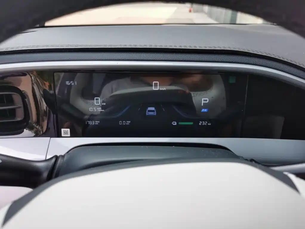 Geely Galaxy Starwish 2025 — фото 12