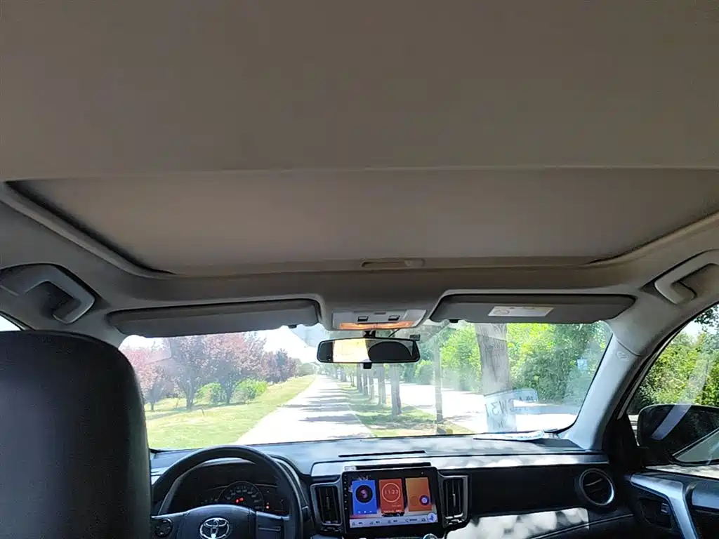 Toyota RAV4 2019 — фото 18