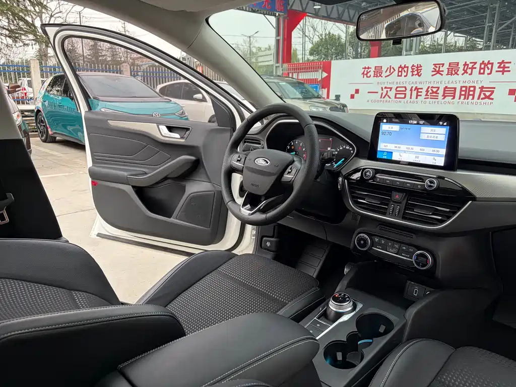 Ford Focus 2020 — фото 10