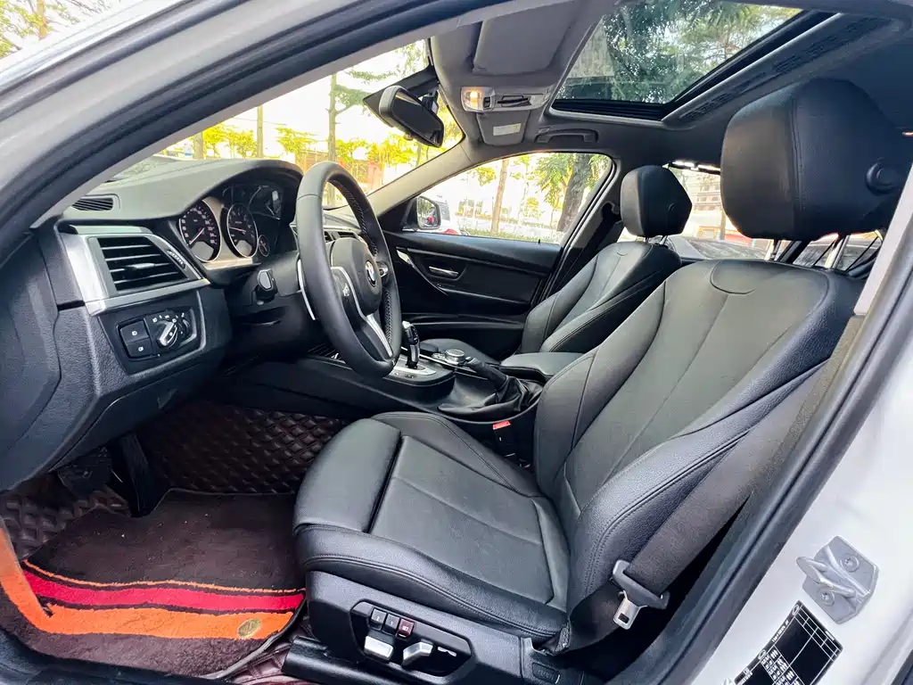 BMW 3 Series 2019 — фото 14